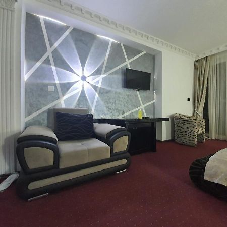 מוורובו Rey Hotel מראה חיצוני תמונה