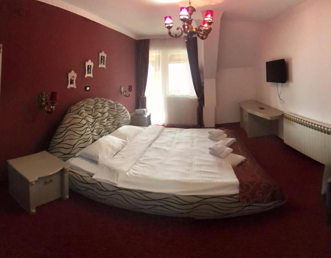 מוורובו Rey Hotel מראה חיצוני תמונה